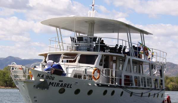 Voyage sur-mesure, Yacht privatif sur le Lac Kariba